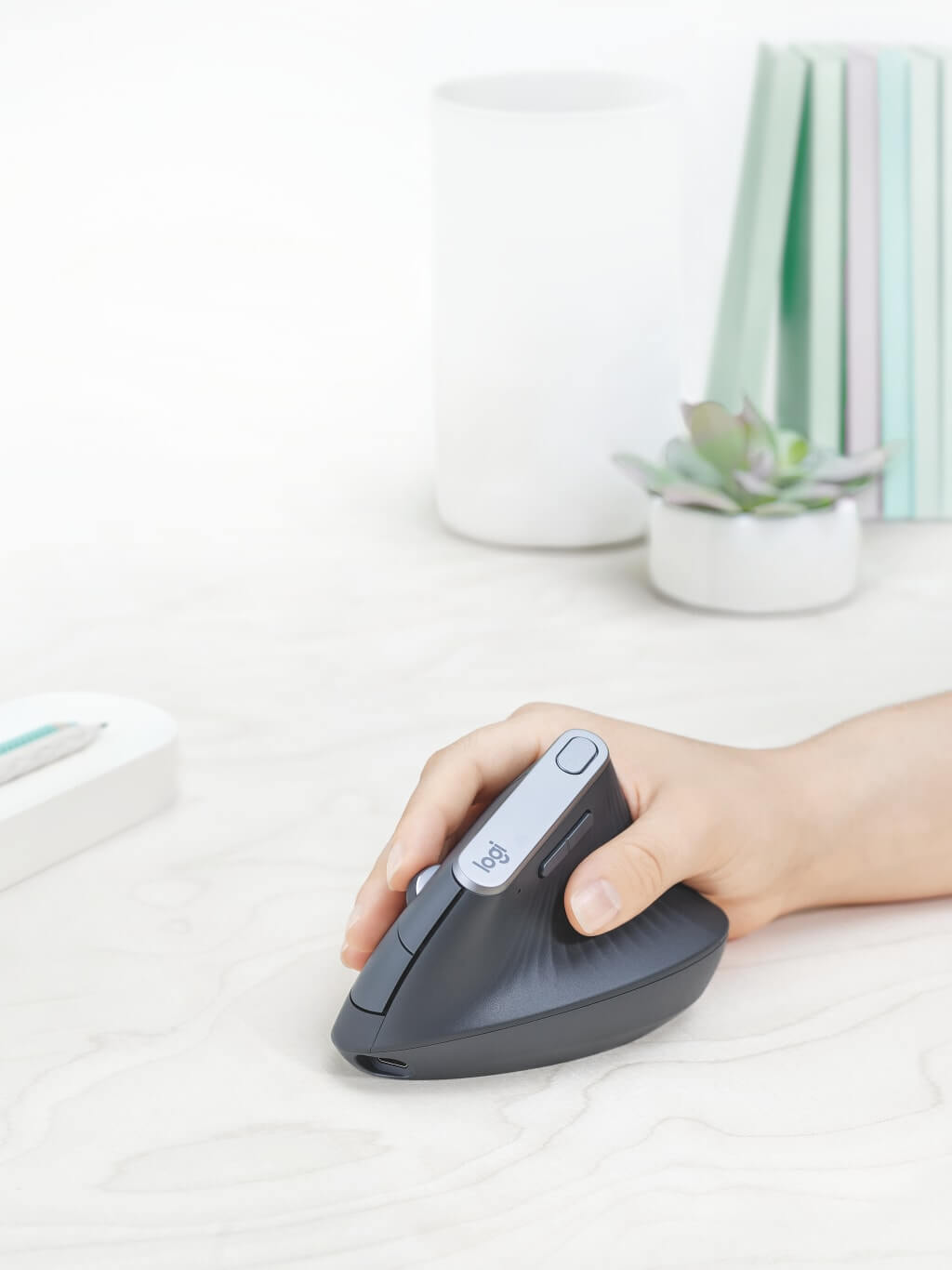 עכבר ארגונומי אלחוטי לוגיטק Logitech MX Vertical Advanced Ergonomic Mouse