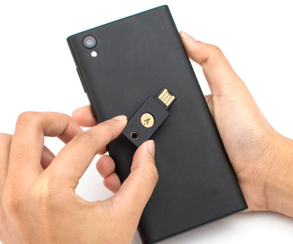 מפתח אבטחה ואימות 5060408461426 YubiKey | 5 NFC - אריזת TRAY – תמונה 3
