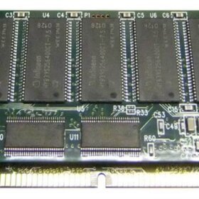 זיכרון כולל 1GB PC133 133MHz ECC בצבע ירוק HyperX KVR133X72RC31024