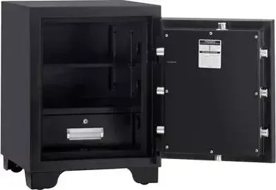 כספת הכוללת מערכת נעילה דיגיטלית מפתח חירום ידית מדף ומגירה METLGUARD LB680