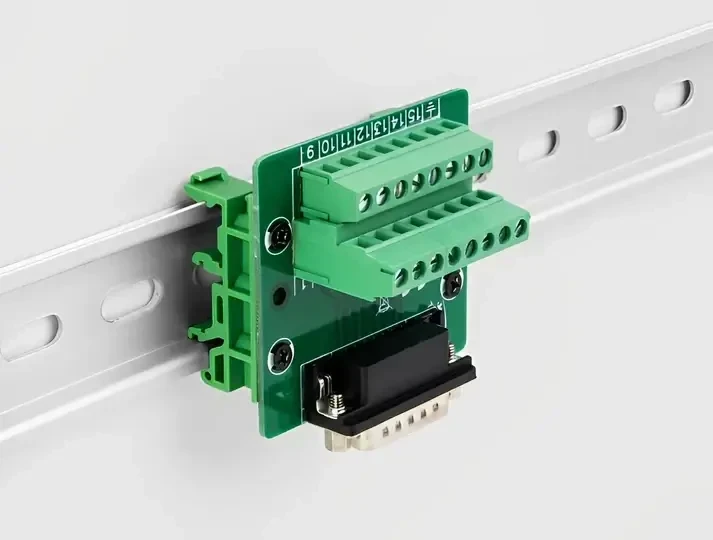 טרמינל בלוק DIN rail בחיבור הברגה לתקע D-Sub 15 pin צבע ירוק DELOCK | 66909