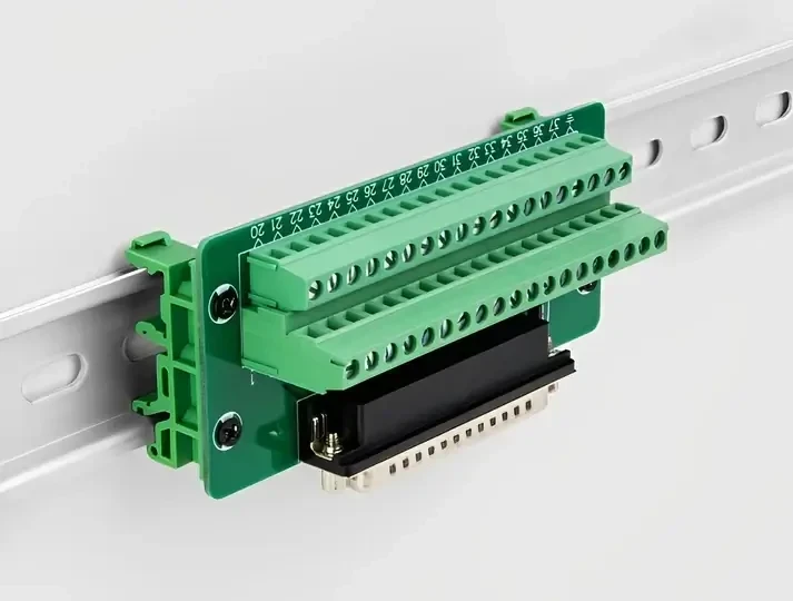 טרמינל בלוק DIN rail בחיבור הברגה לתקע D-Sub 37 pin צבע ירוק DELOCK | 66913
