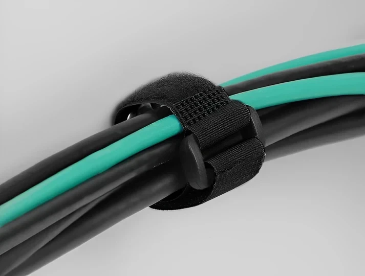 רצועות סקוטש דו צדדי עם לולאה וטבעת קיבוע אורך 280 מ"מ סט 3 יח' צבע שחור DELOCK | 19549