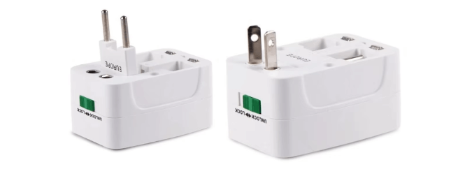 מתאם חשמל אוניברסלי לנסיעות כולל USB בצבע לבן Universal Travel Adaptor | UNIADTUSB