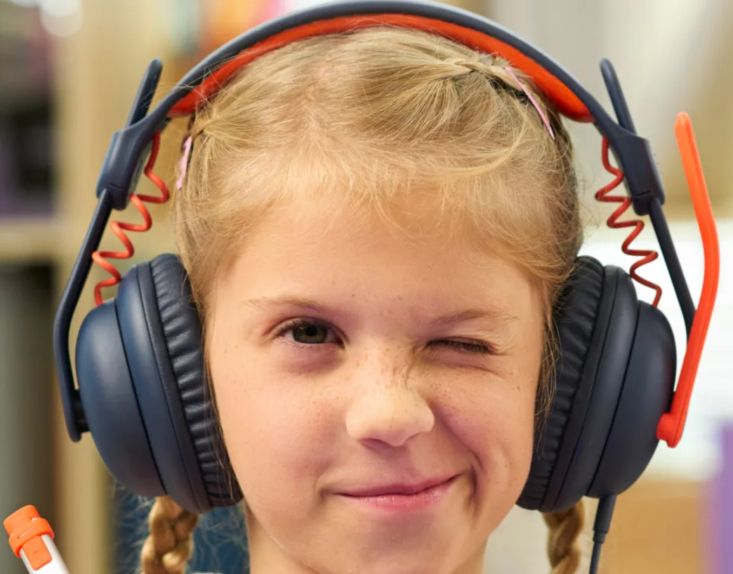 אוזניות מקצועיות כולל מיקרופון חיבור AUX/USB-C אלחוטי כולל כבל באורך 1.2 מטר Logitech | Logitech Zone Learn