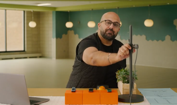 מצלמת רשת גמישה ומקצועית 4K Ultra HD חיבור USB-C חוטי כולל כבל באורך 91.5 ס"מ Logitech | Logitech Reach