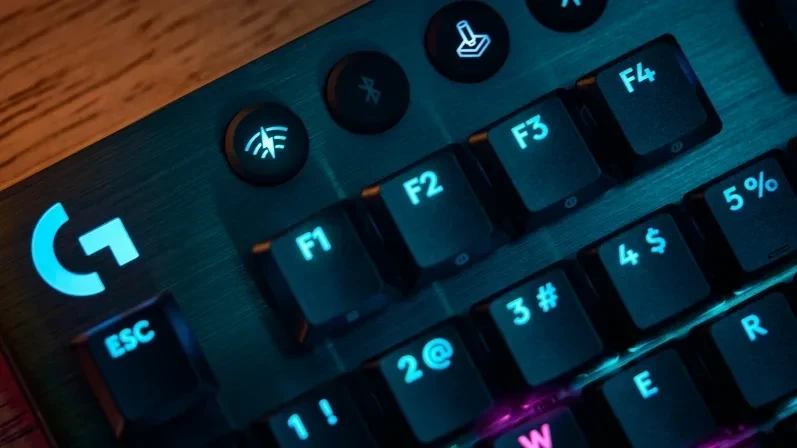 מקלדת גיימינג מקצועית חיבור USB חוטי Logitech | G515 TKL