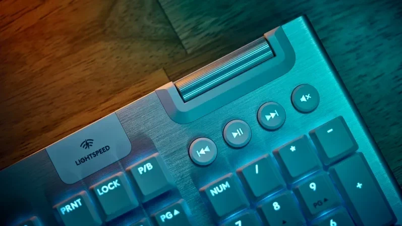 מקלדת גיימינג מקצועית חיבור USB חוטי Logitech | G515 TKL