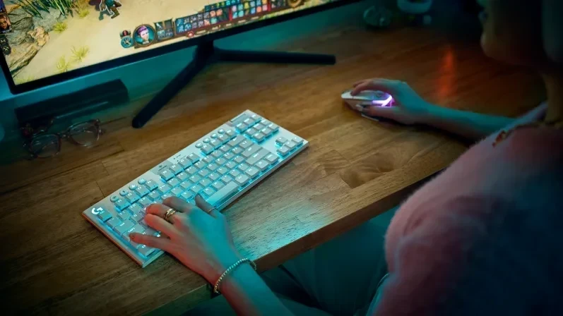 מקלדת גיימינג מקצועית חיבור USB חוטי Logitech | G515 TKL
