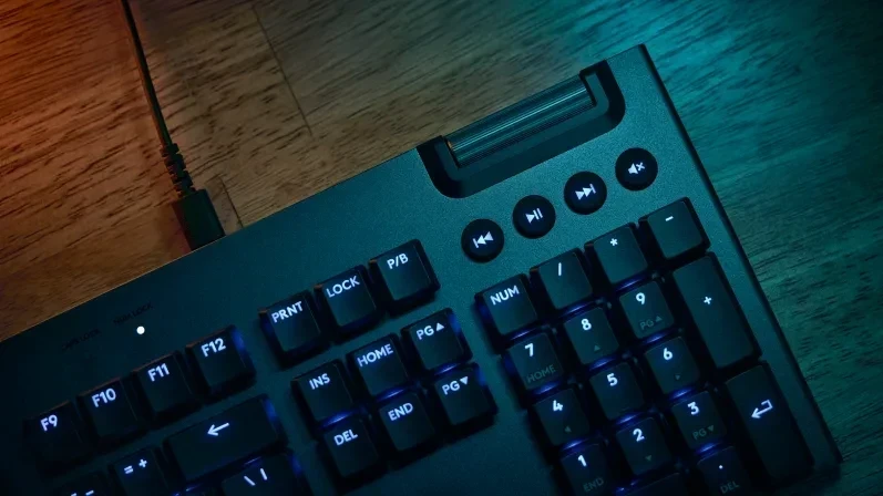 מקלדת גיימינג מקצועית חיבור USB חוטי אורך הכבל 1.8 מטר Logitech | G915 X
