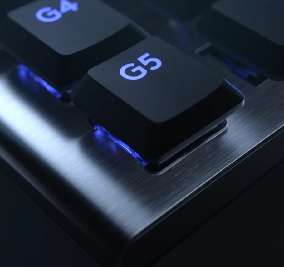 מקלדת גיימינג מקצועית חיבור USB חוטי כולל כבל באורך 1.8 מטר Logitech | G815