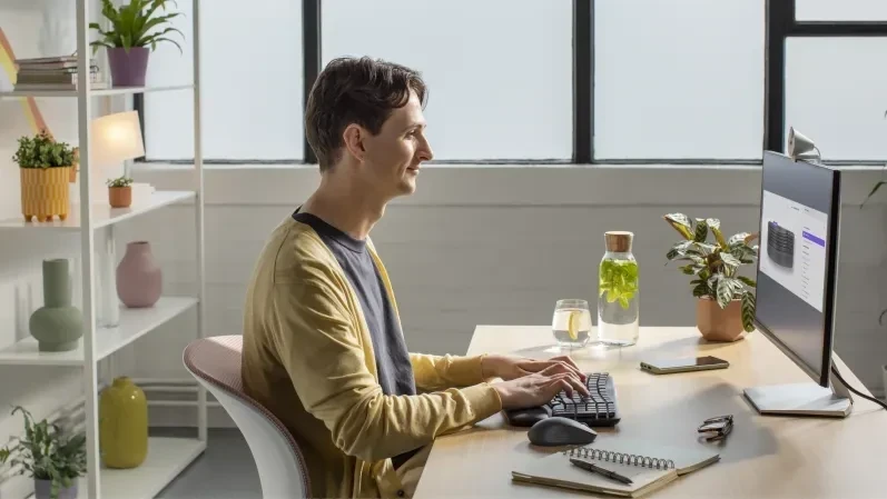מקלדת ועכבר ארגונומיים הכולל 3 לחצנים חיבור USB אלחוטי טווח 10 מטר Logitech | Wave Keys MK670 Combo