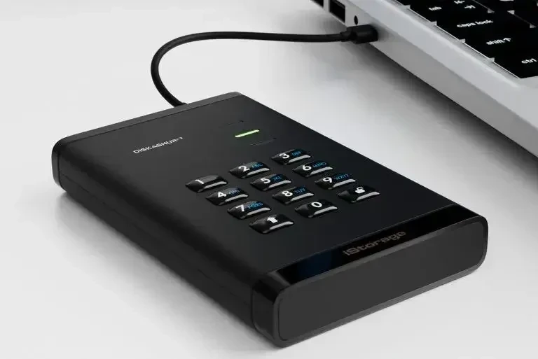 כרטיס לזיכרון נייד מוצפן מעוצב iStorage IS-DA3-256-B diskAshur3 HDD 256-bit - Black