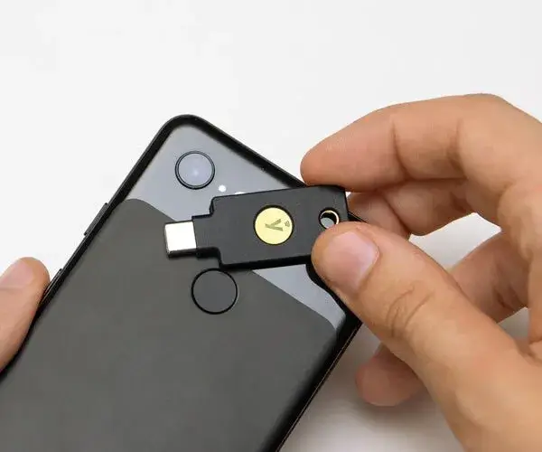 מפתח אבטחה ואימות YubiKey 5C NFC FIPS 140-2 – תמונה 3